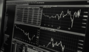 USD/JPY Declines as Safe-Haven Demand Bolsters the Yen :: InvestMacro