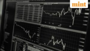 Treasury Futures Rally, Dollar Falls on Gloomy US Jobs Picture