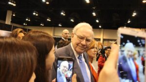 Here are 3 key lessons from Warren Buffett’s farewell letter 